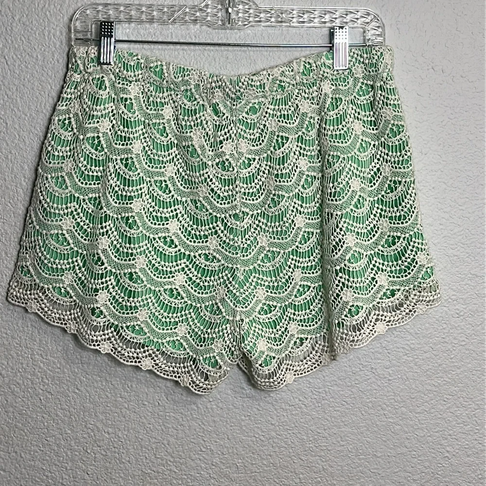 Southern Tide Women's Shorts Medium Pull On Green Lined‎ Lace Resort Coastal